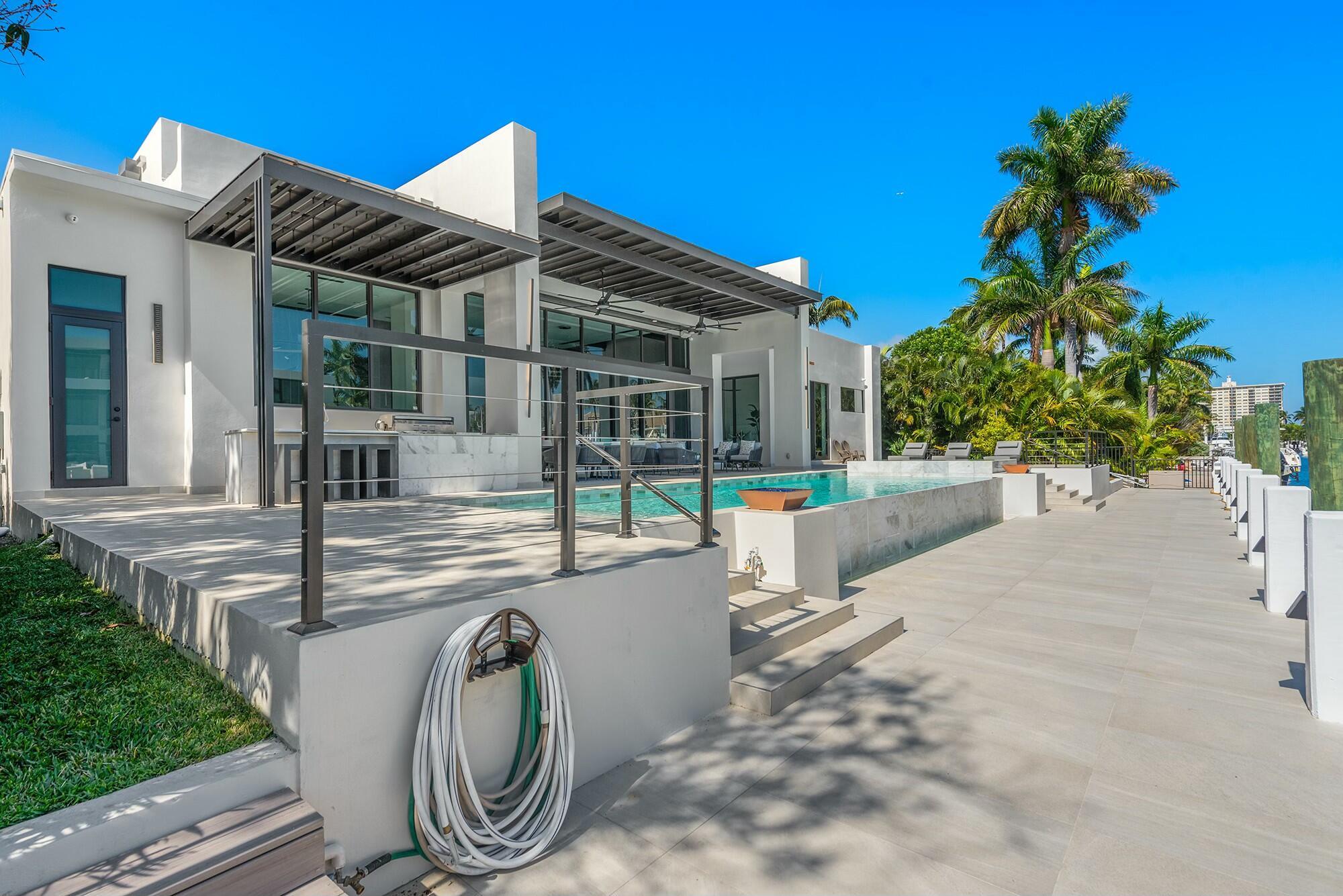 724 Riviera Isle