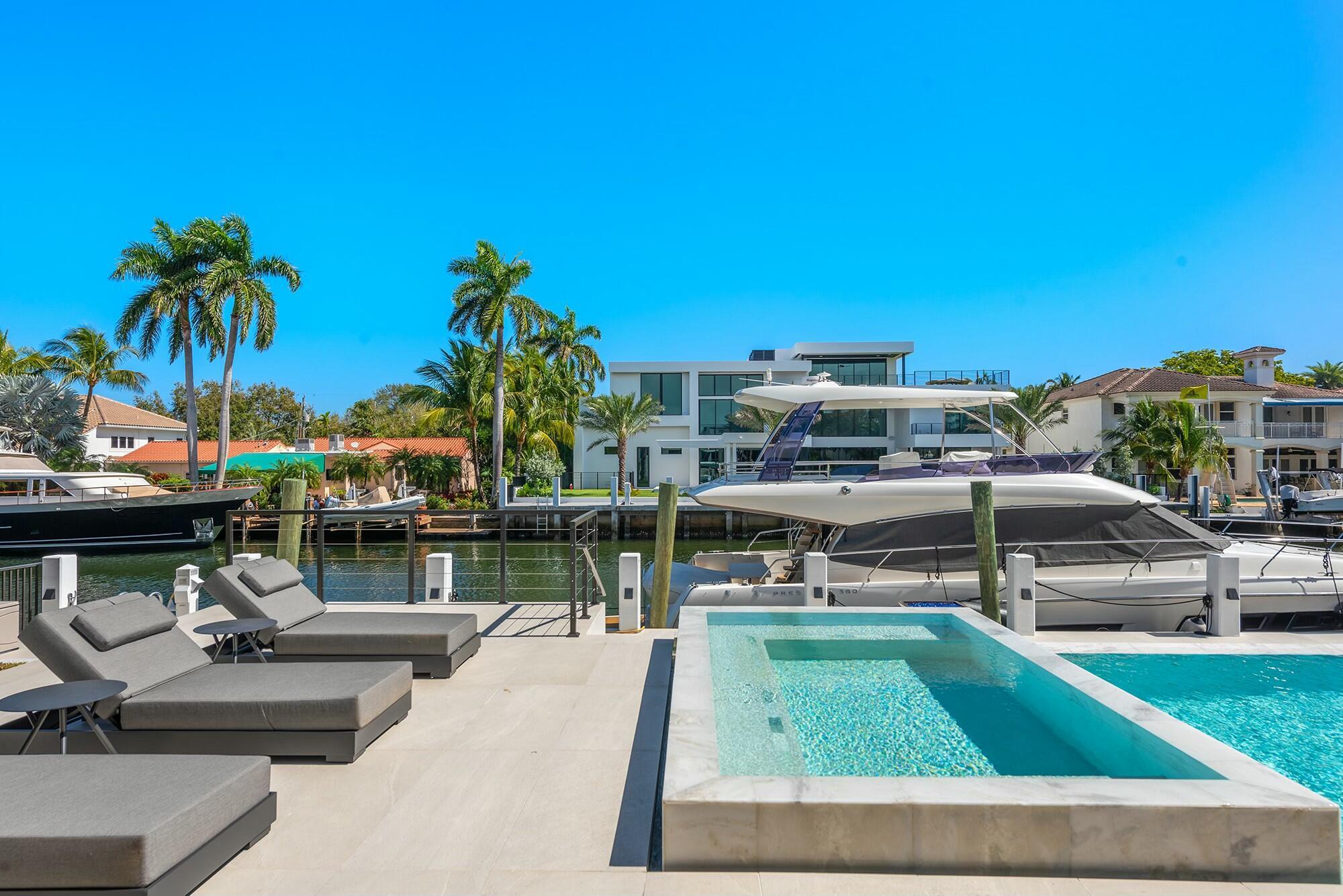 724 Riviera Isle