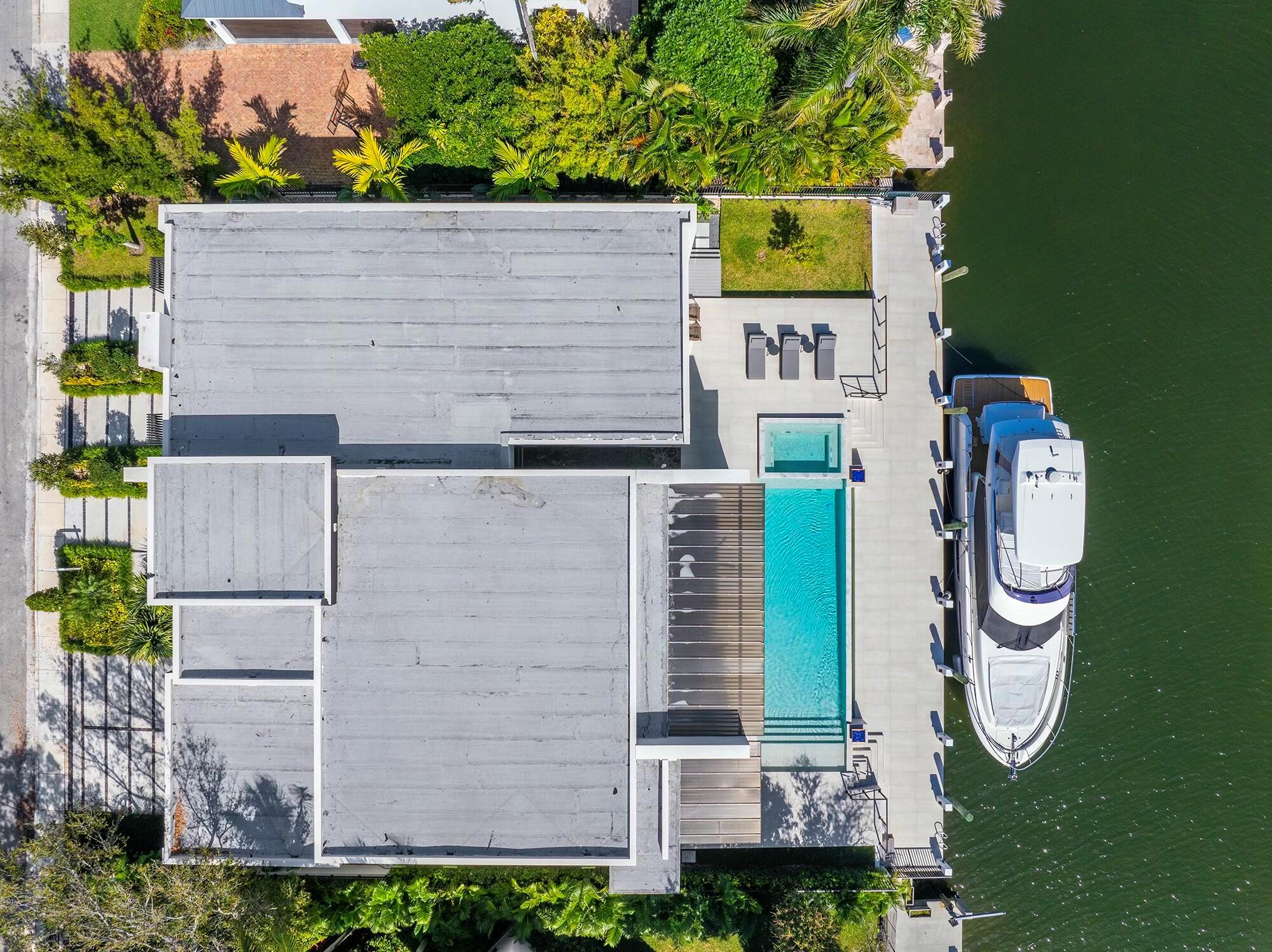 724 Riviera Isle