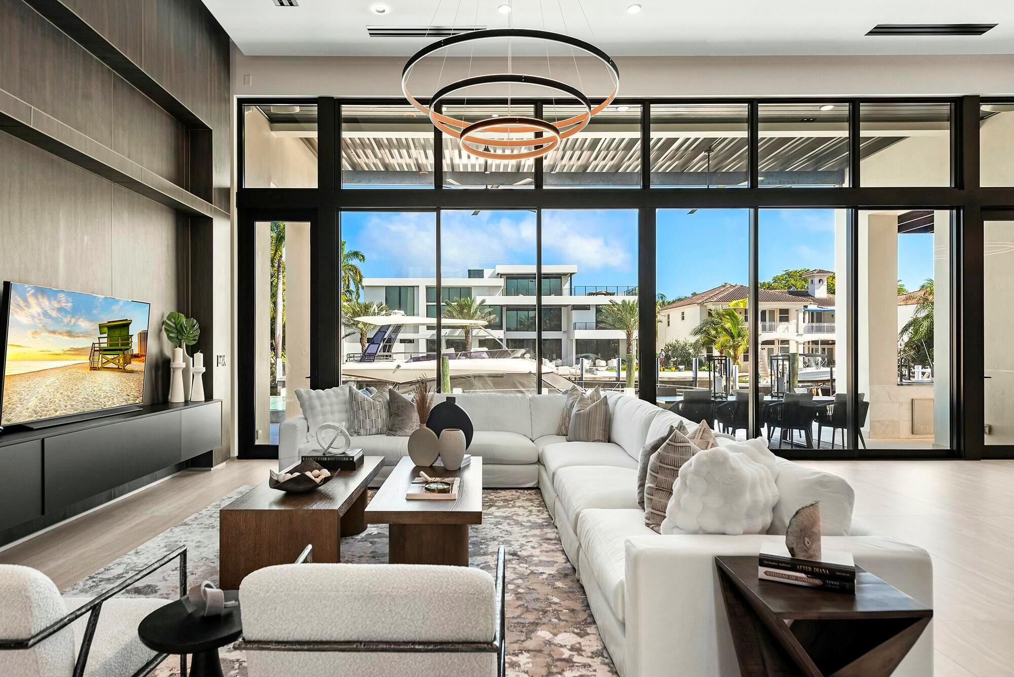 724 Riviera Isle