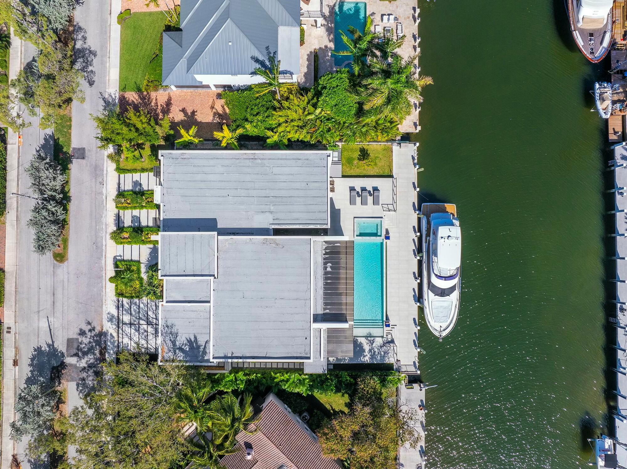 724 Riviera Isle