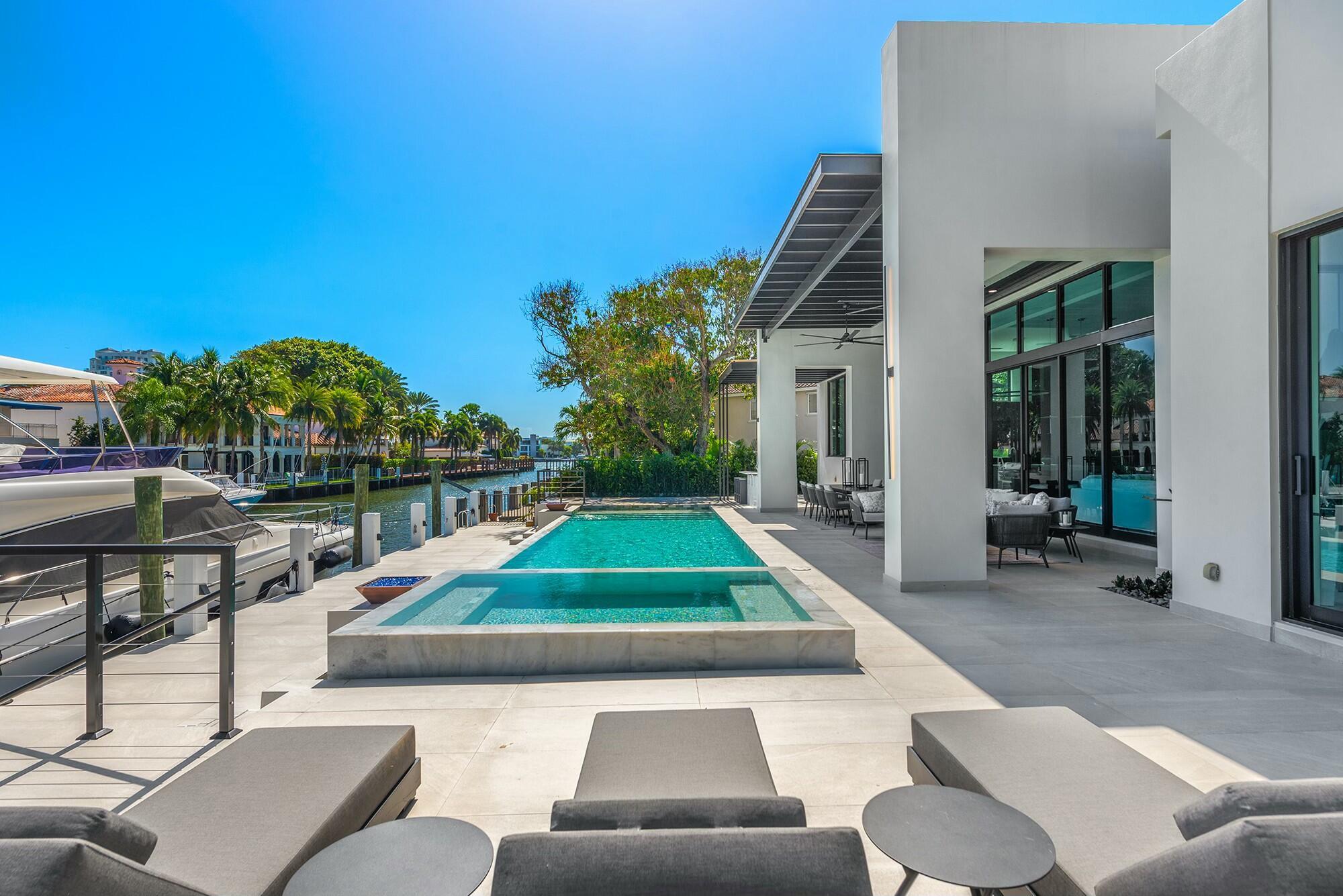 724 Riviera Isle