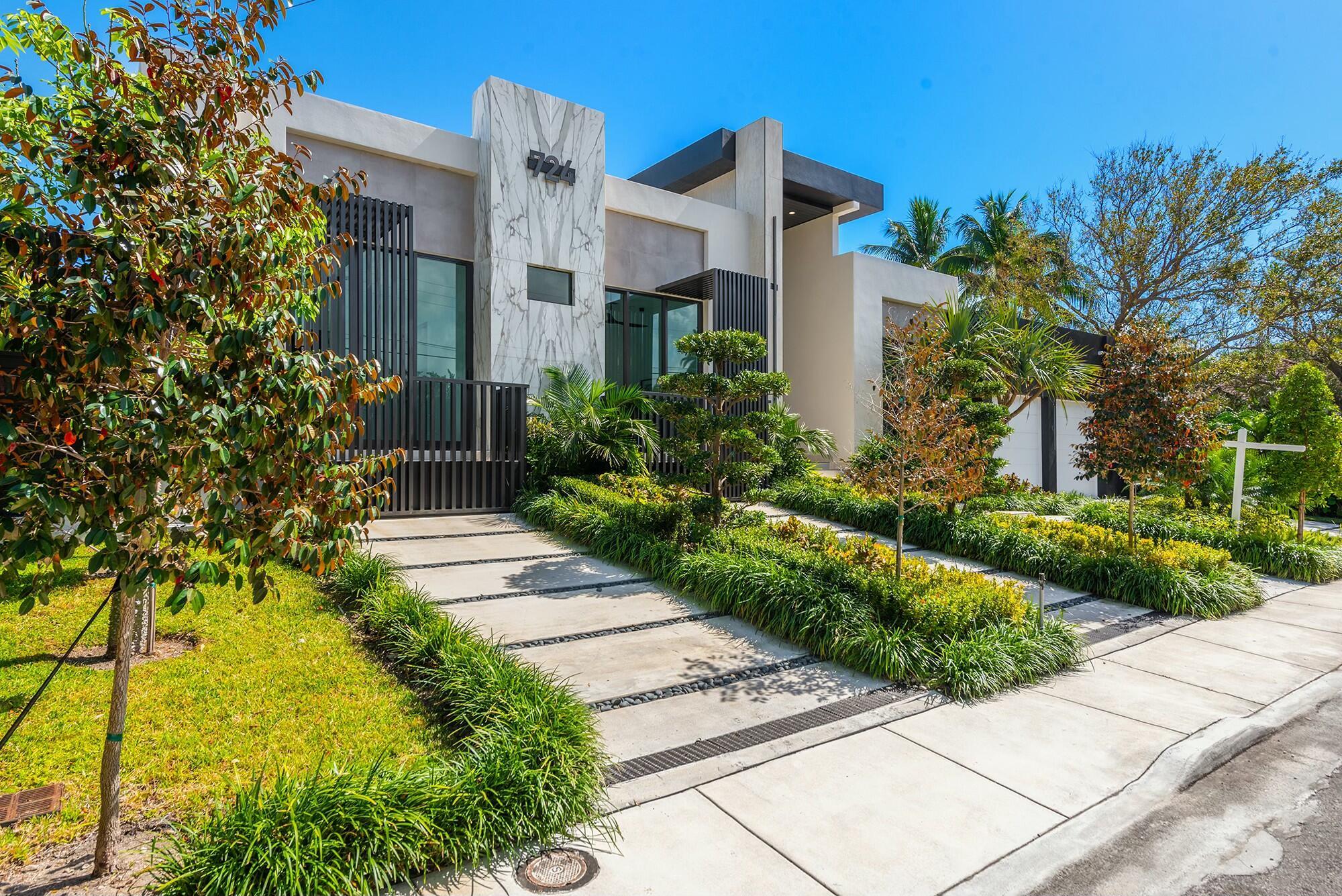 724 Riviera Isle