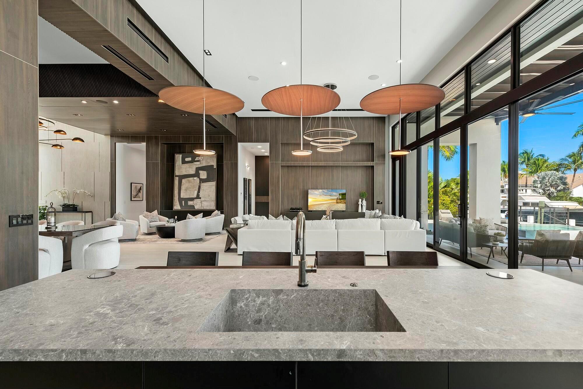 724 Riviera Isle