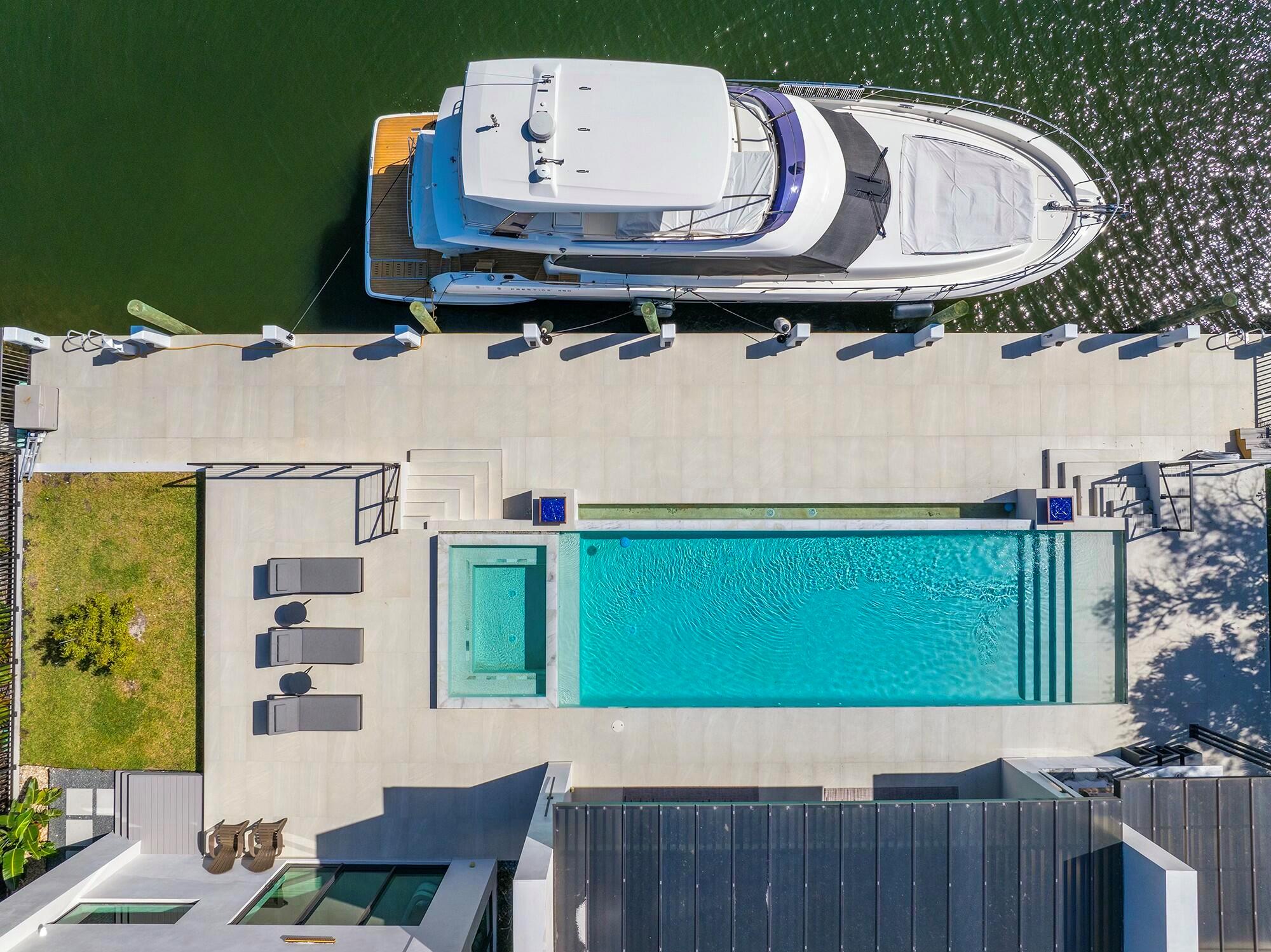 724 Riviera Isle