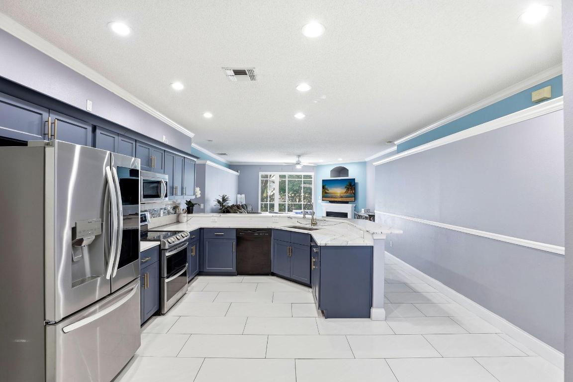 2424 Stone Cross Circle