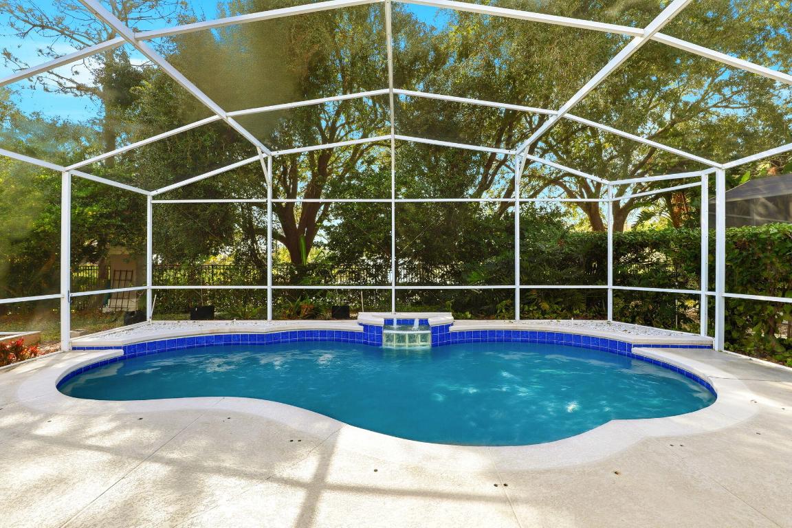 2424 Stone Cross Circle