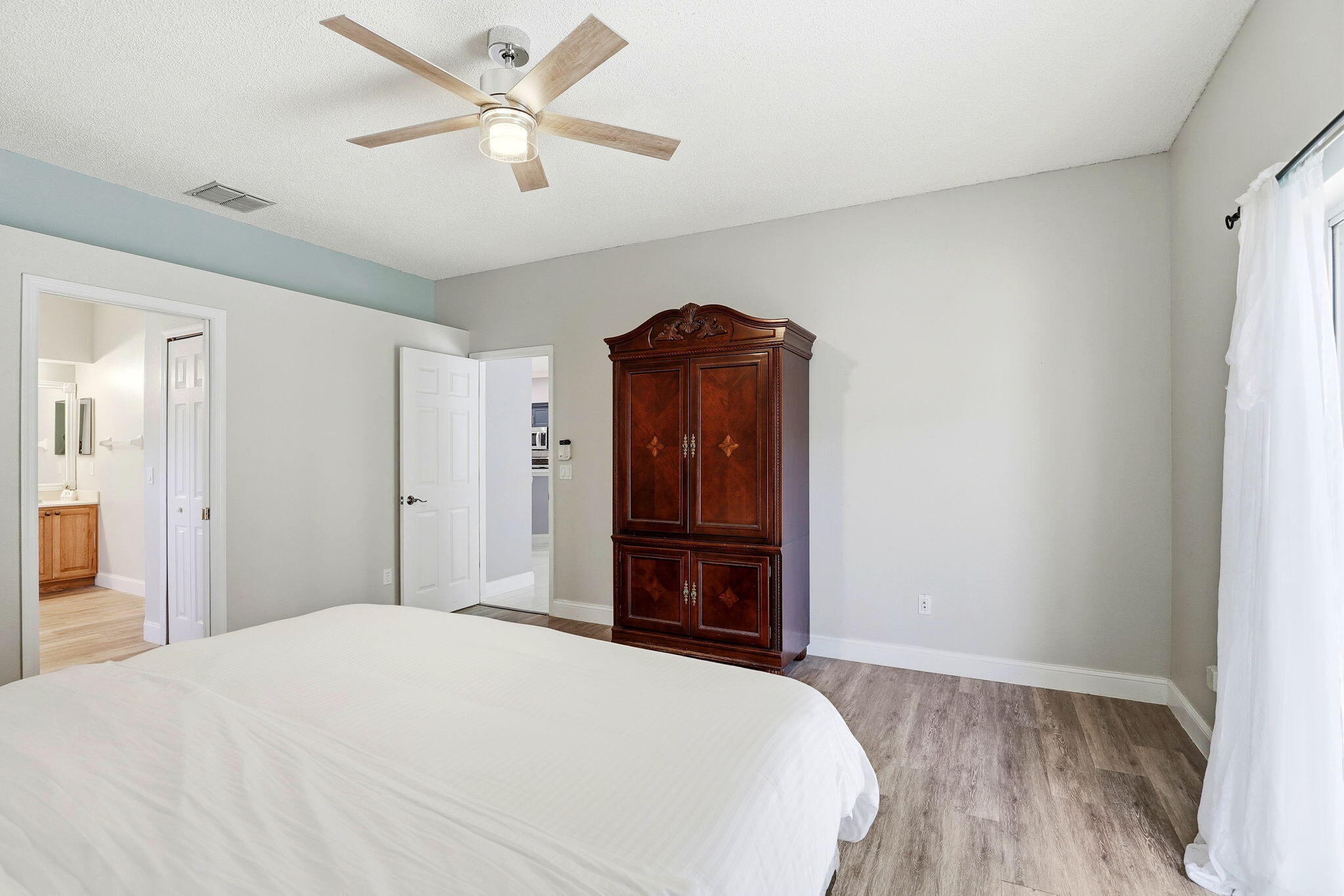 2424 Stone Cross Circle