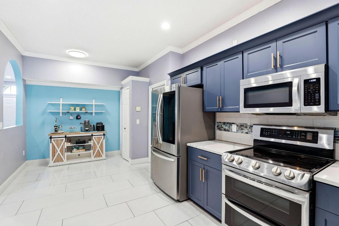 2424 Stone Cross Circle