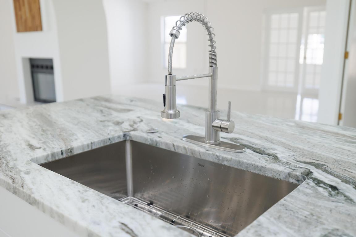 1604 Carbondale Avenue NW