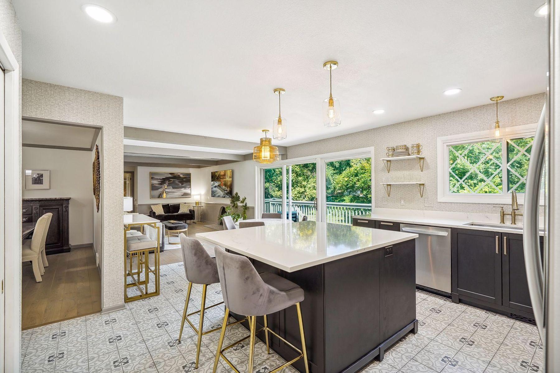 5712 Dewey Hill Road