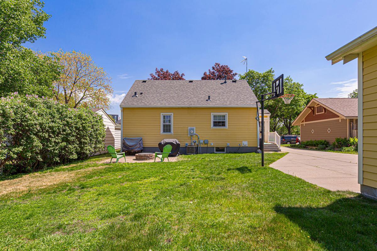 2218 7th Street NE