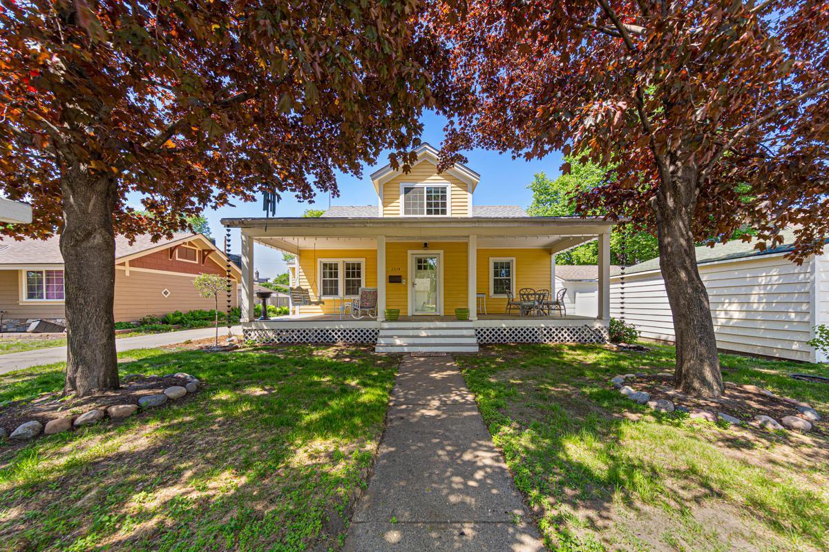 2218 7th Street NE