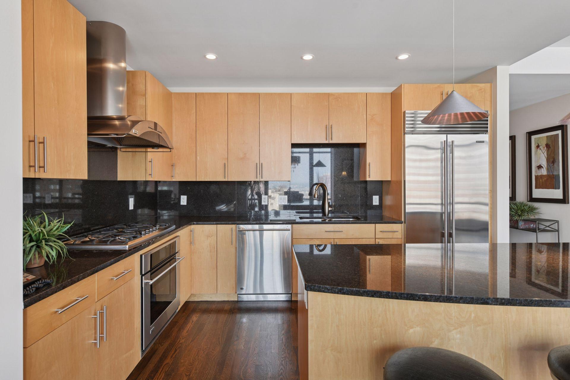 201 S 11th Street Unit: 1400