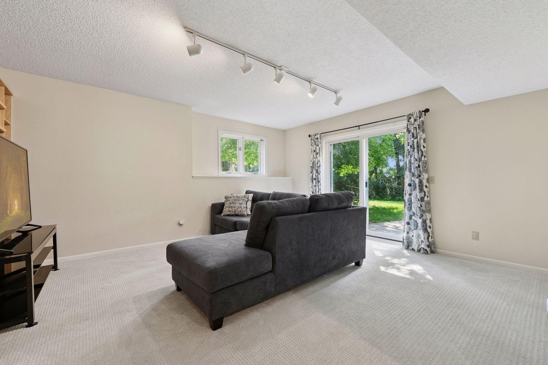 6552 Cherokee Trail W