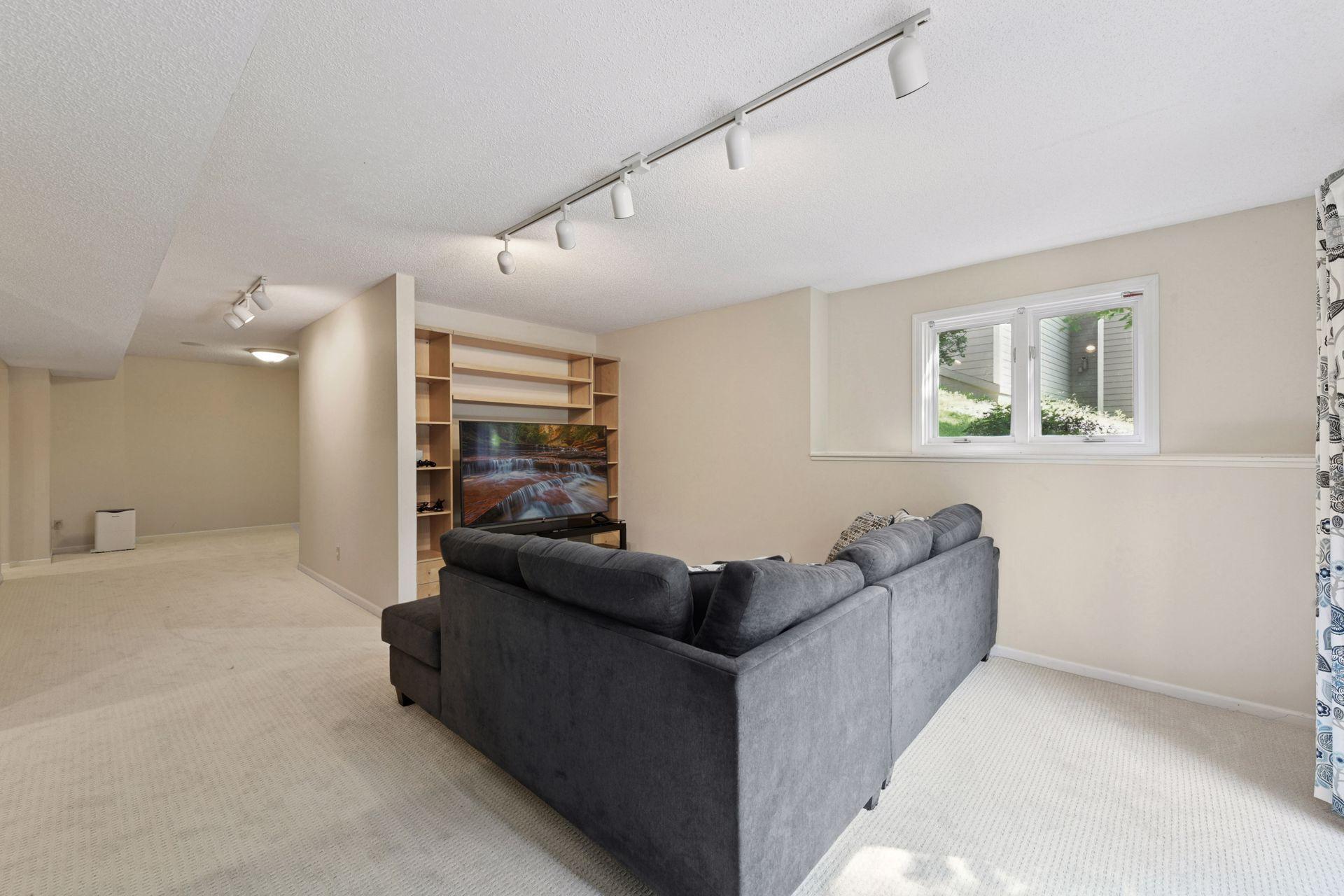 6552 Cherokee Trail W