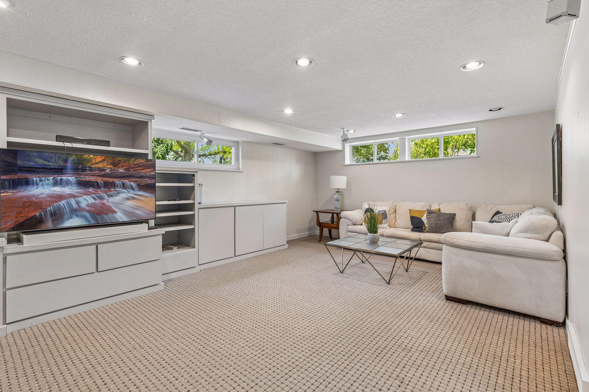 5512 Goya Lane
