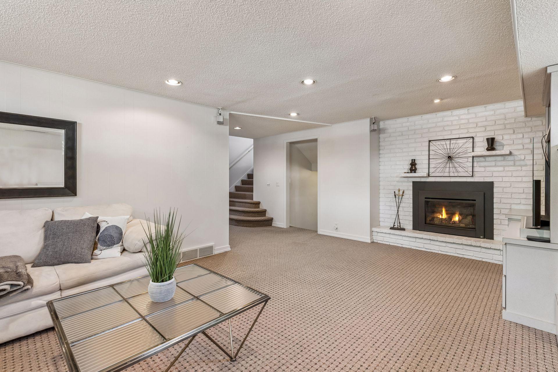 5512 Goya Lane
