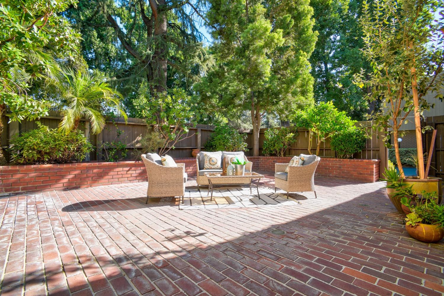 1539 University Avenue