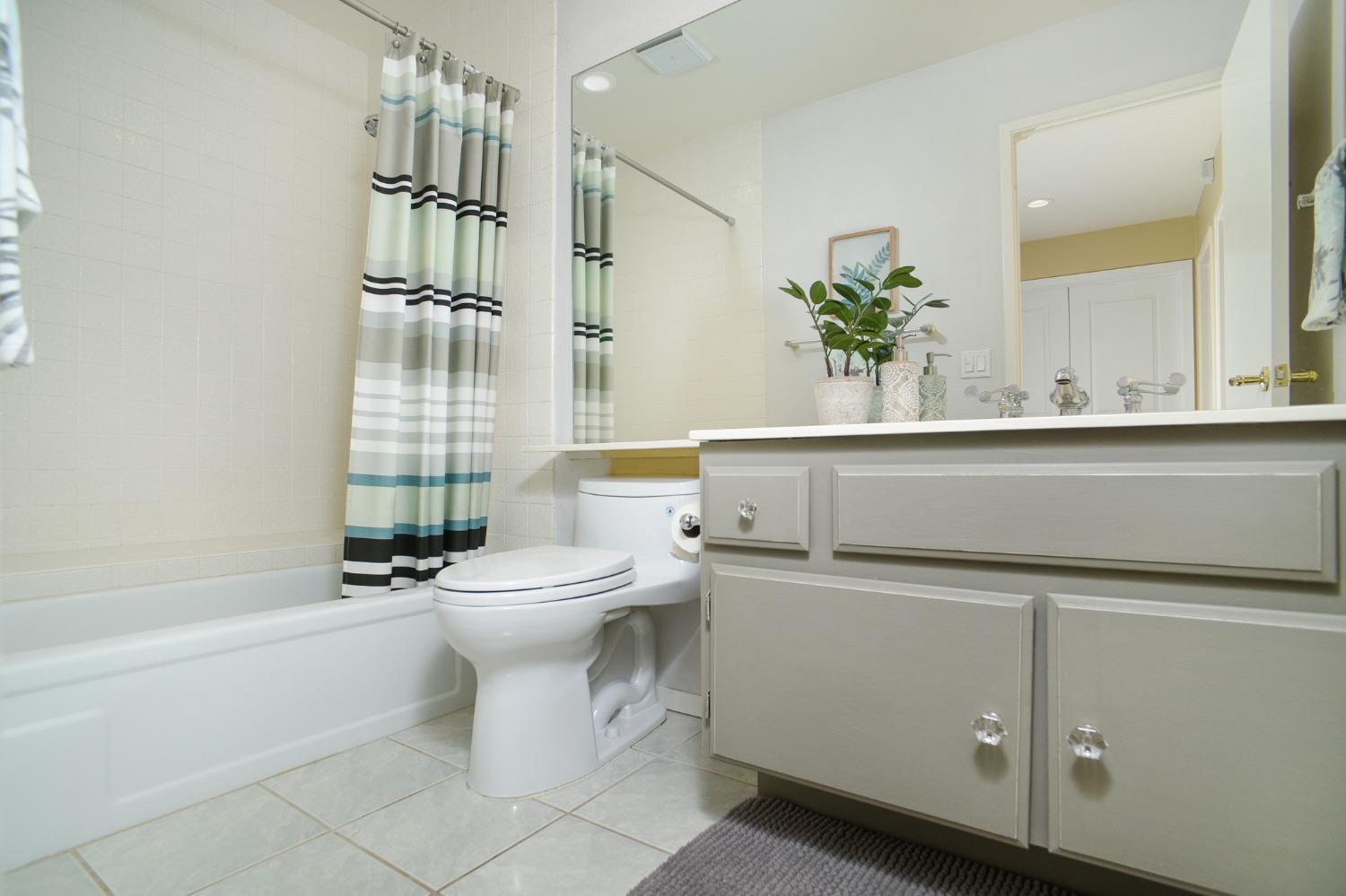 1539 University Avenue