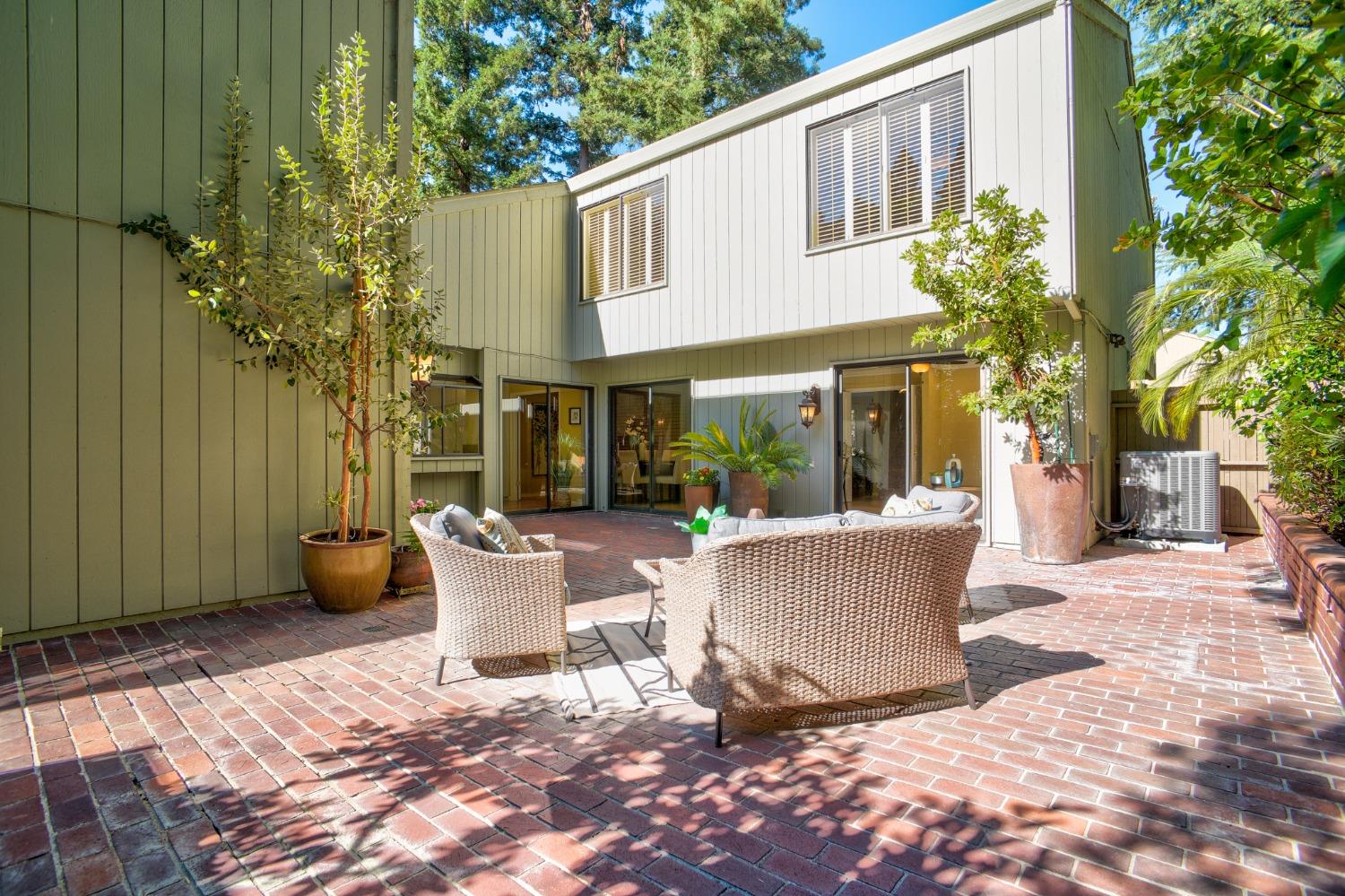 1539 University Avenue