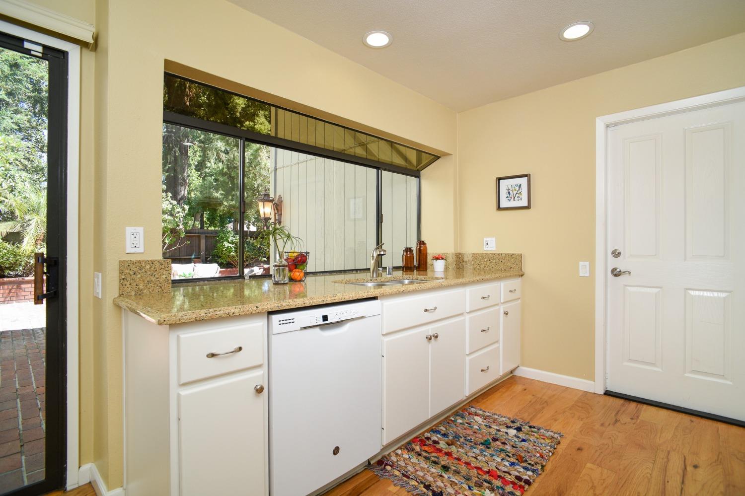 1539 University Avenue