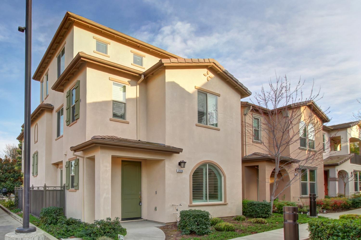 2536 Villa Terrace Lane