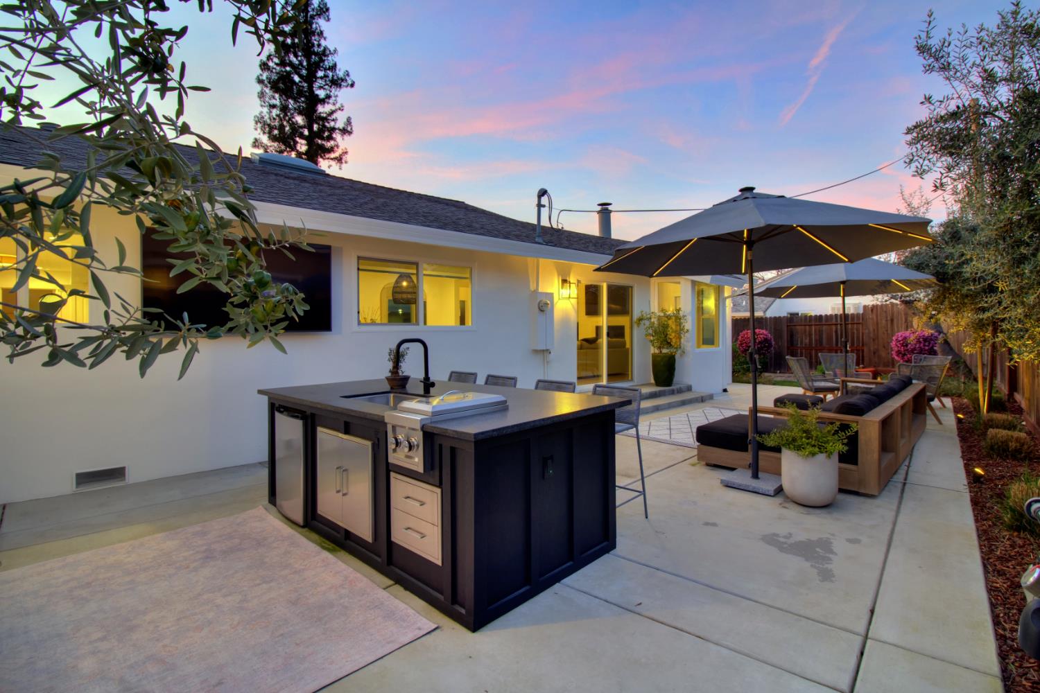 4401 Clytie Way