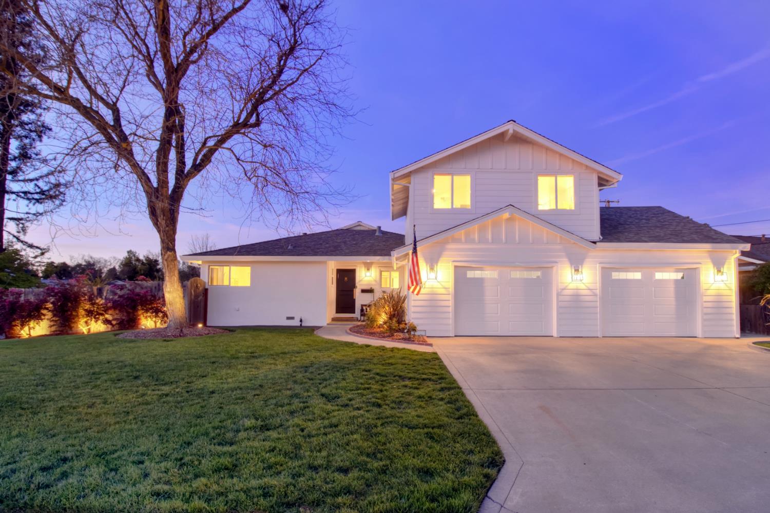 4401 Clytie Way