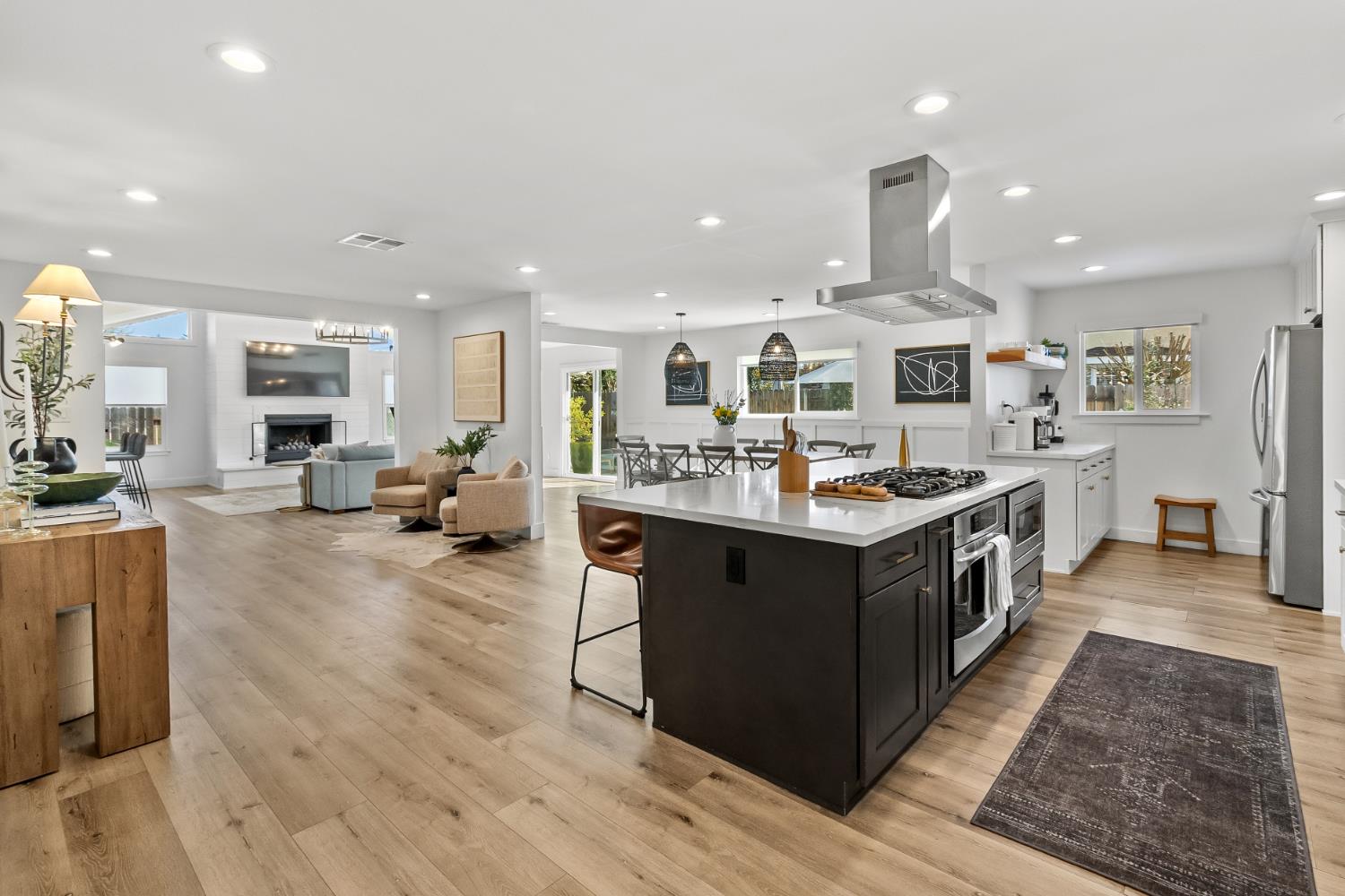 4401 Clytie Way