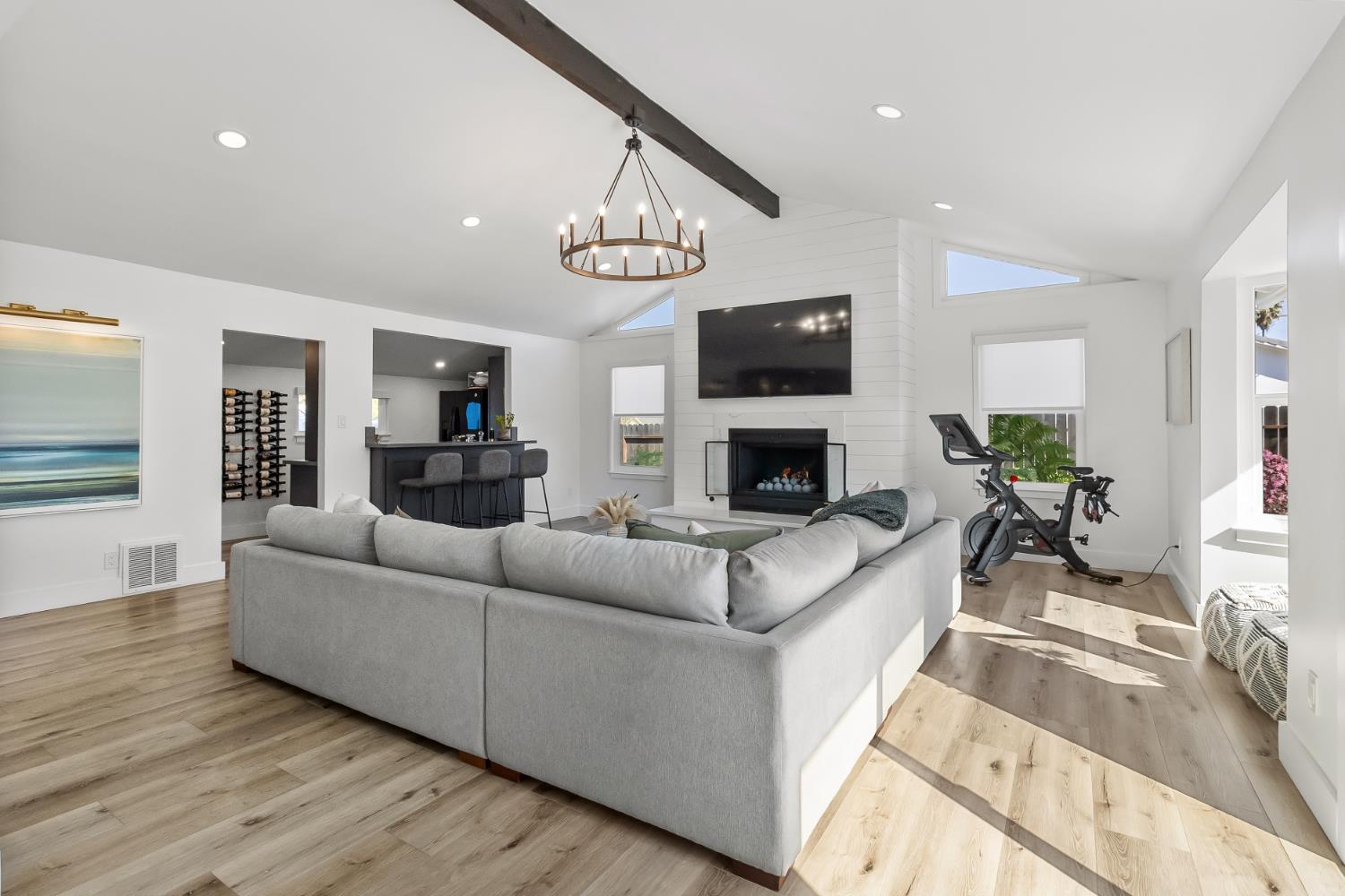 4401 Clytie Way