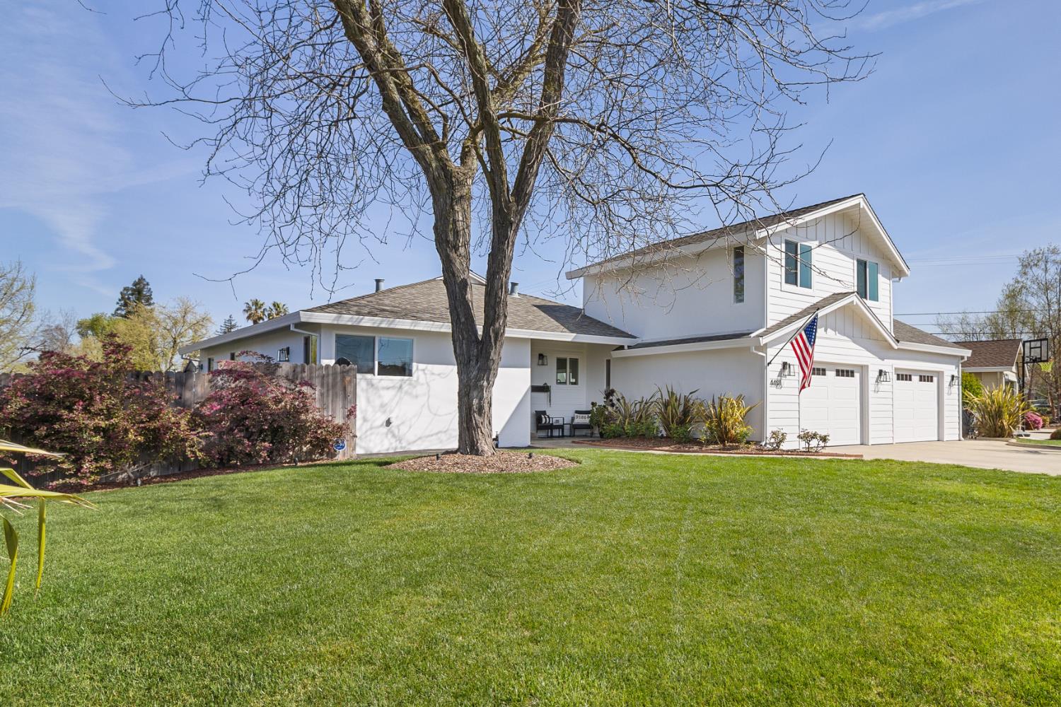 4401 Clytie Way