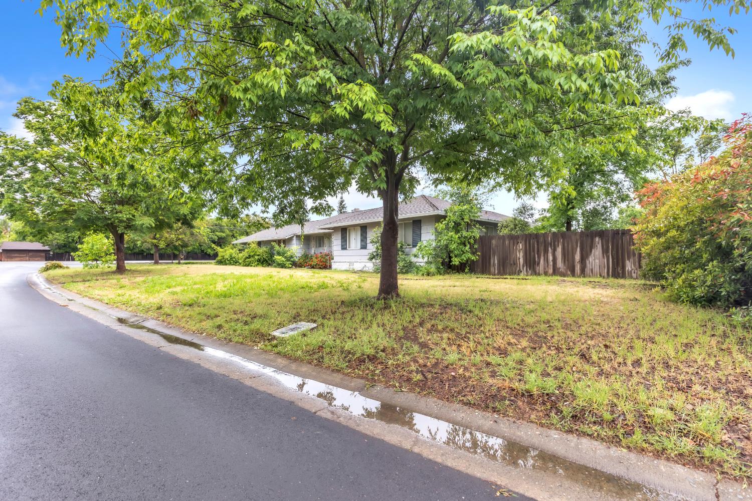 1260 El Sur Way