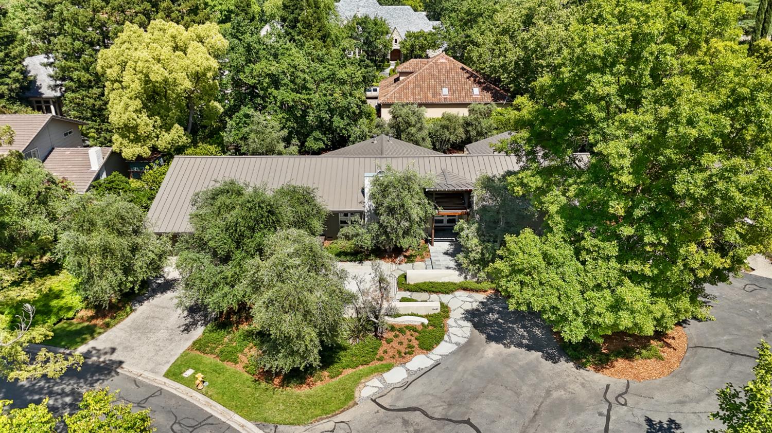 640 Lake Wilhaggin Drive