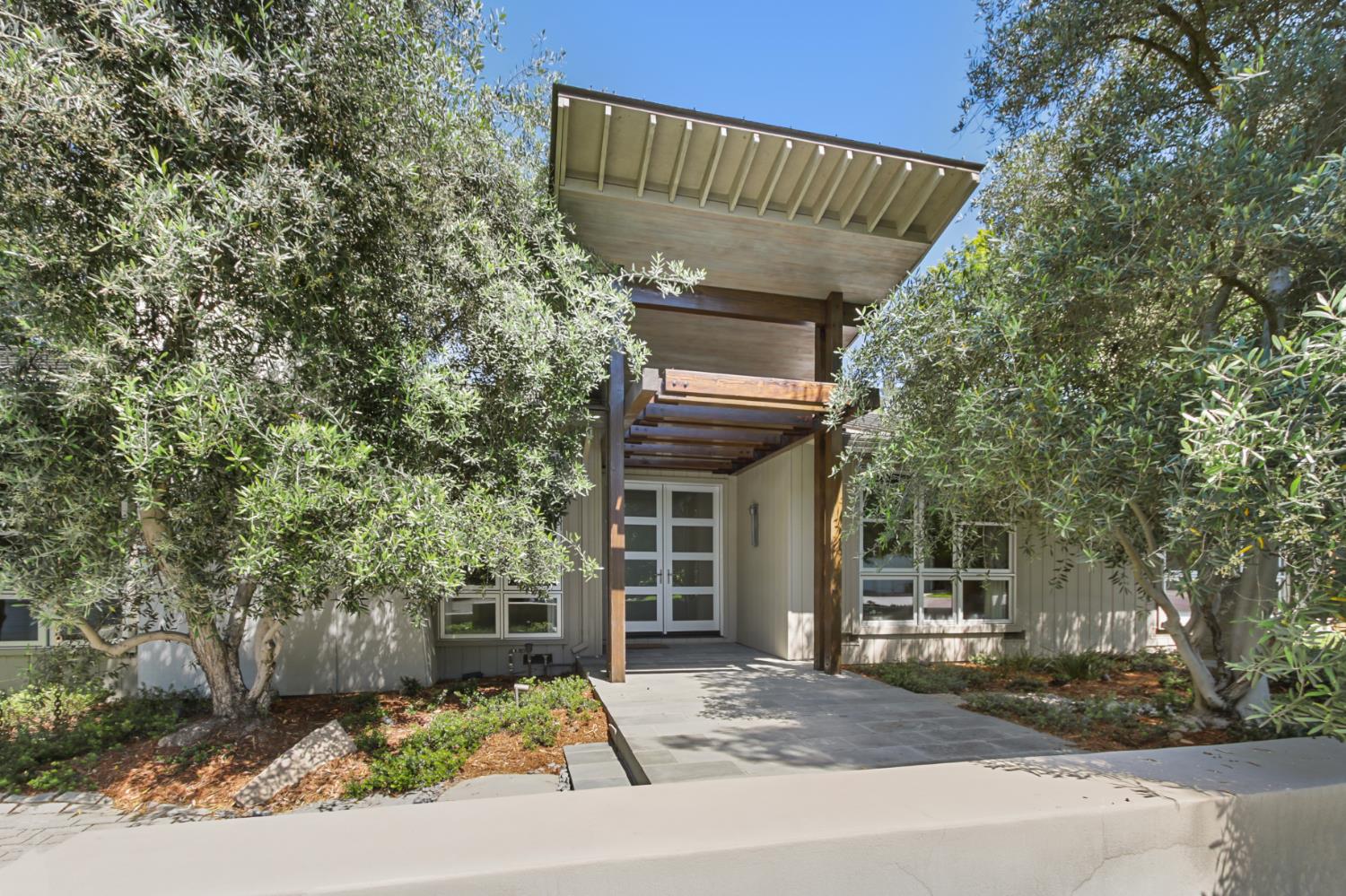 640 Lake Wilhaggin Drive