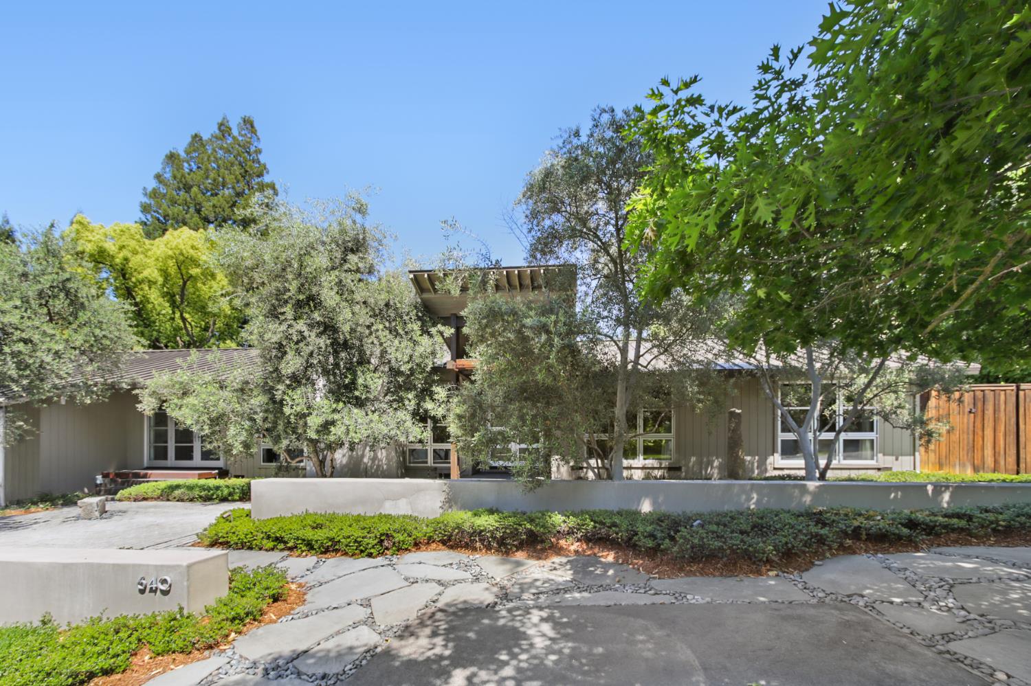 640 Lake Wilhaggin Drive