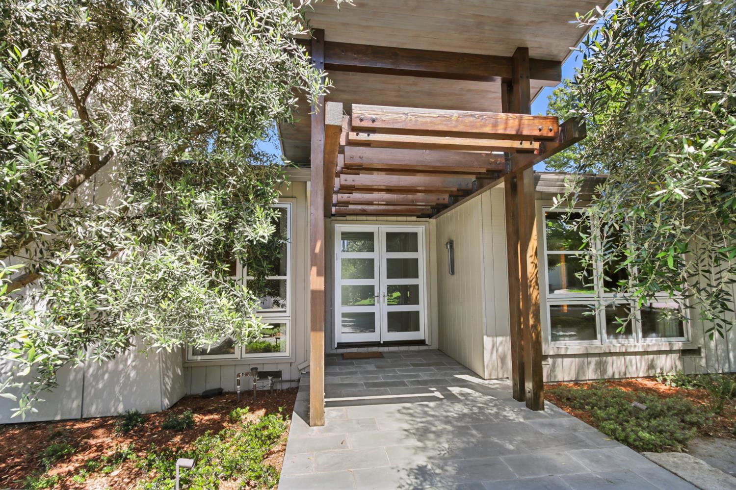 640 Lake Wilhaggin Drive
