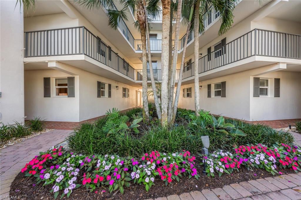 222 Harbour DR # 114, NAPLES Unit: 114
