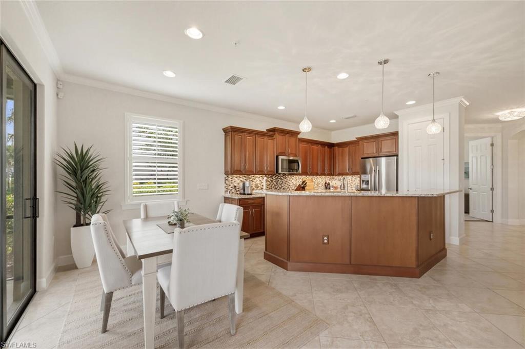 12049 Covent Garden CT 2001