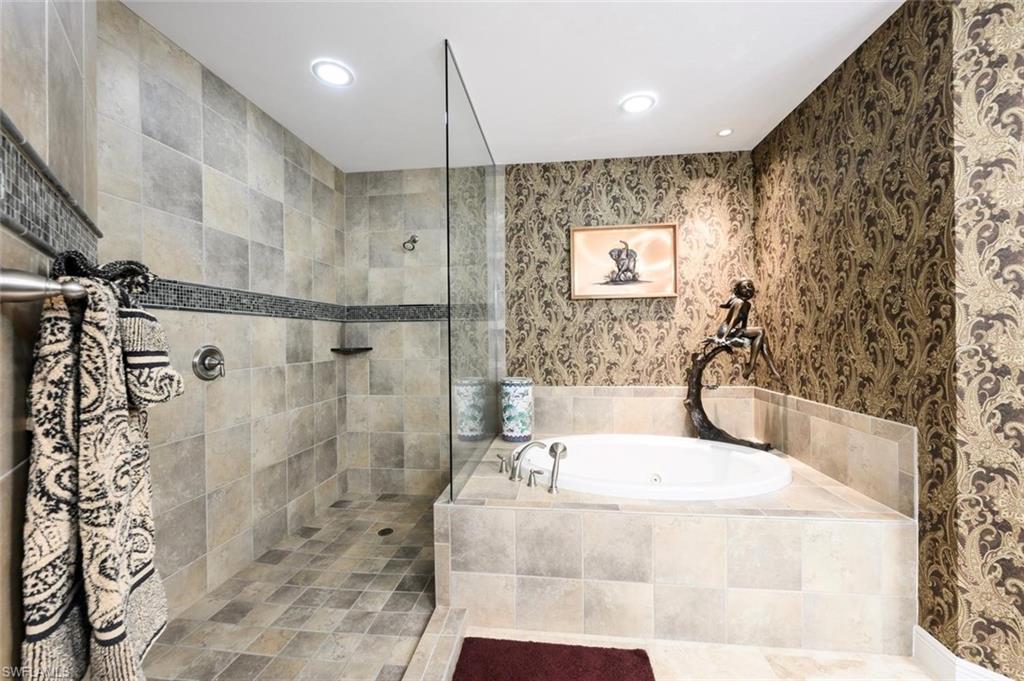 2538 Marquesa Royale LN PH 5-301
