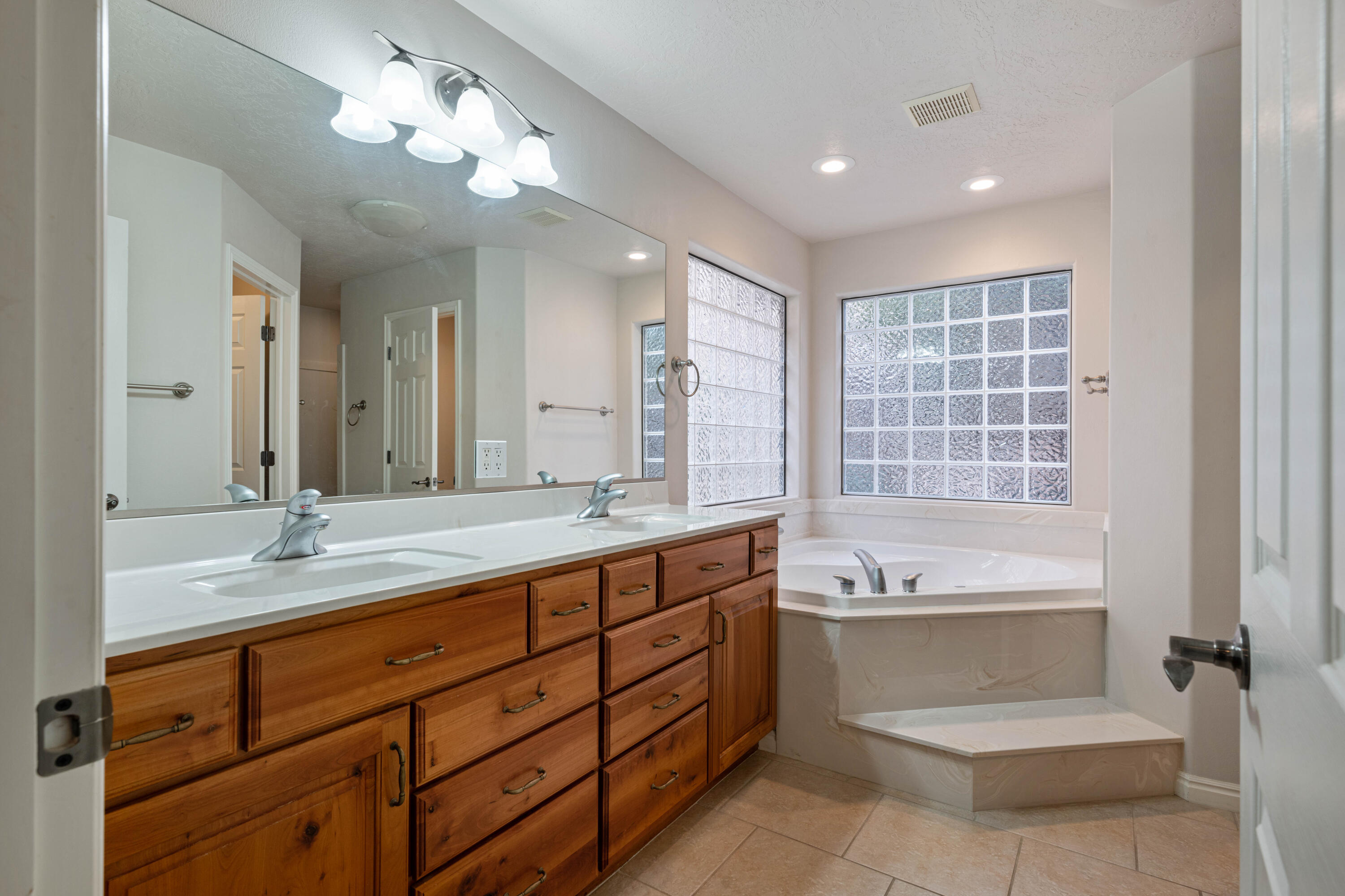 445 N Northridge Ave