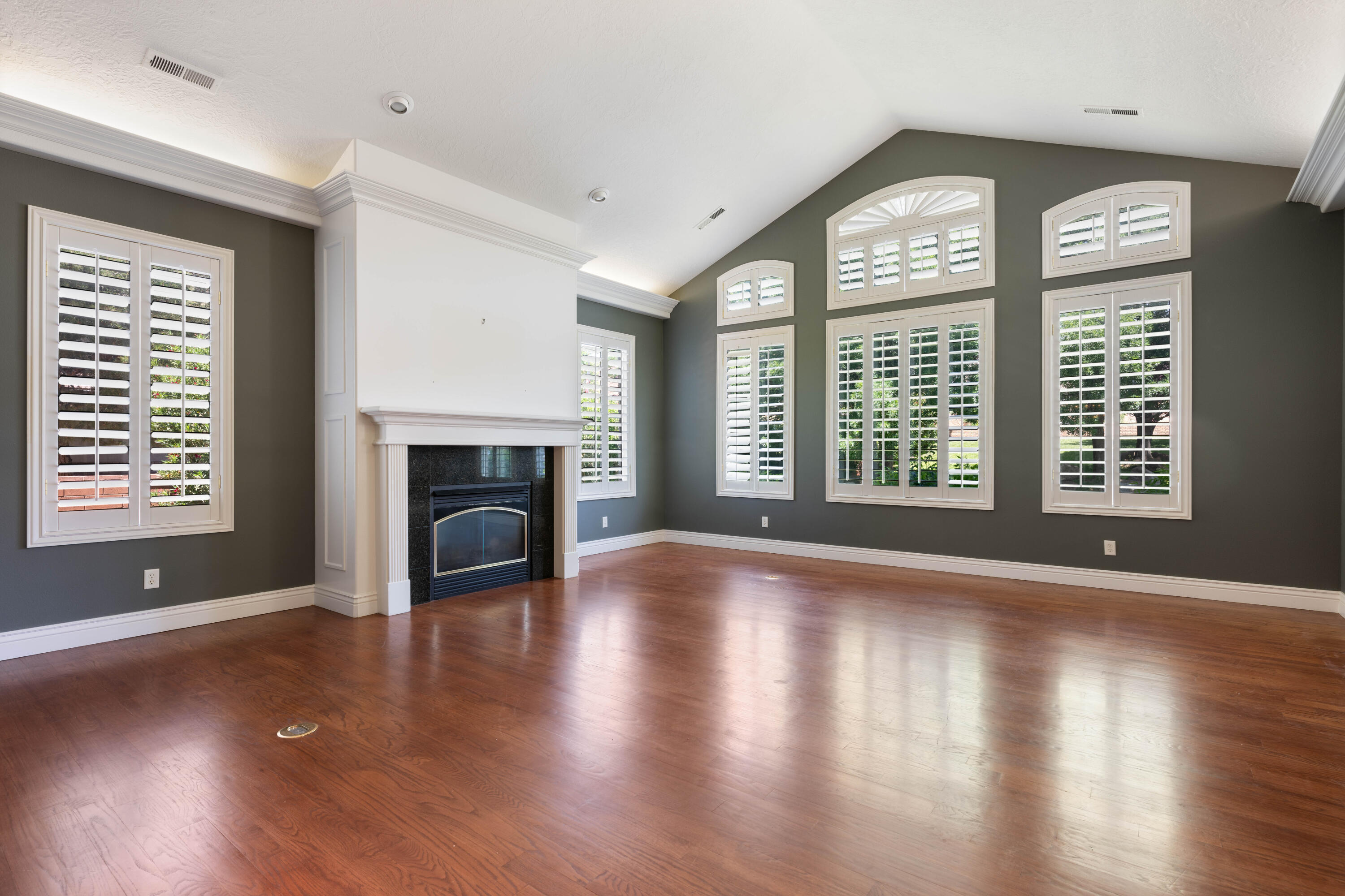 1329 W Bloomington DR S