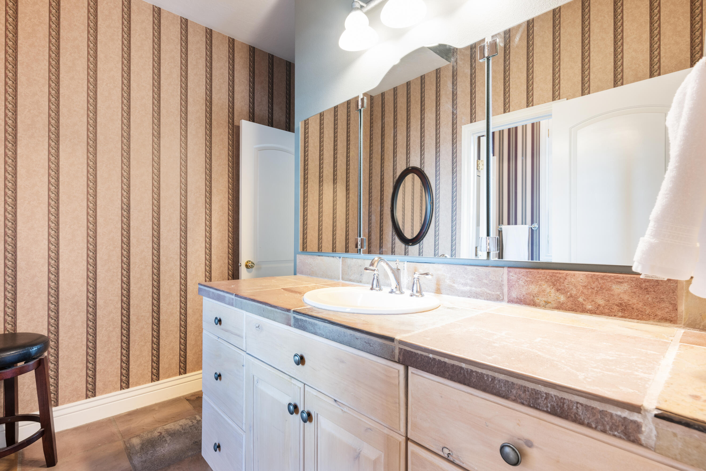 1329 W Bloomington DR S