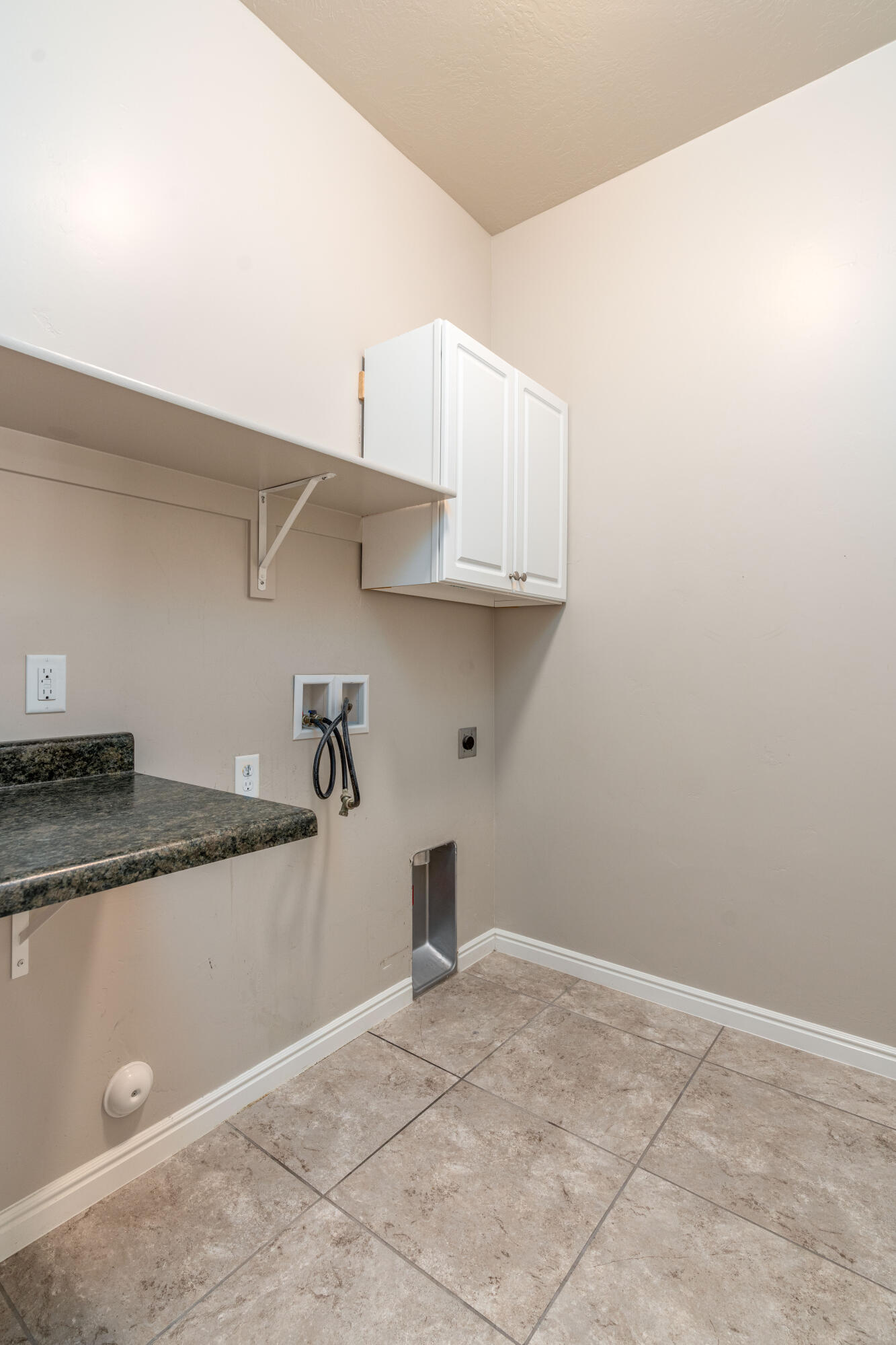 898 Las Colinas DR