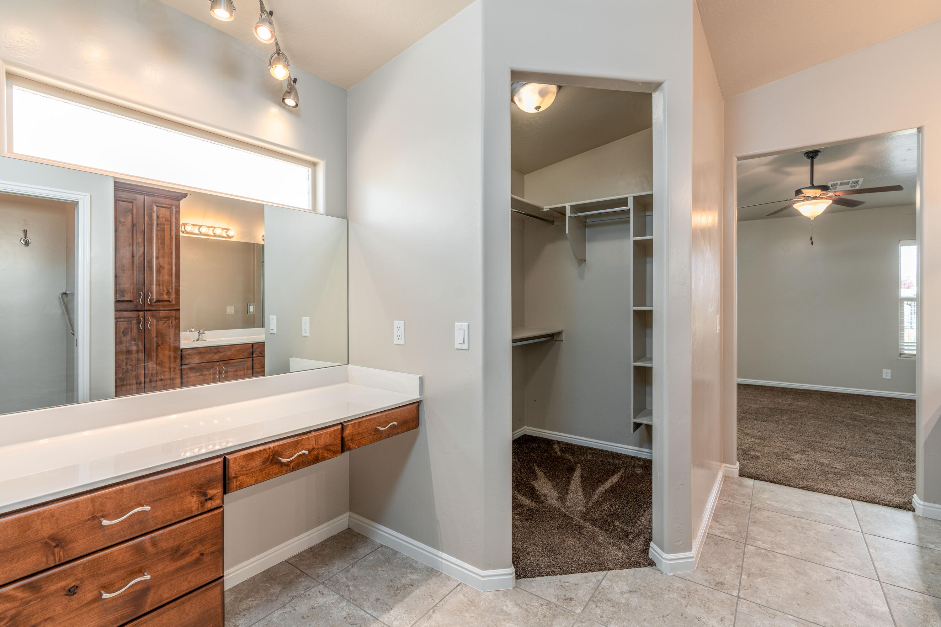 898 Las Colinas DR
