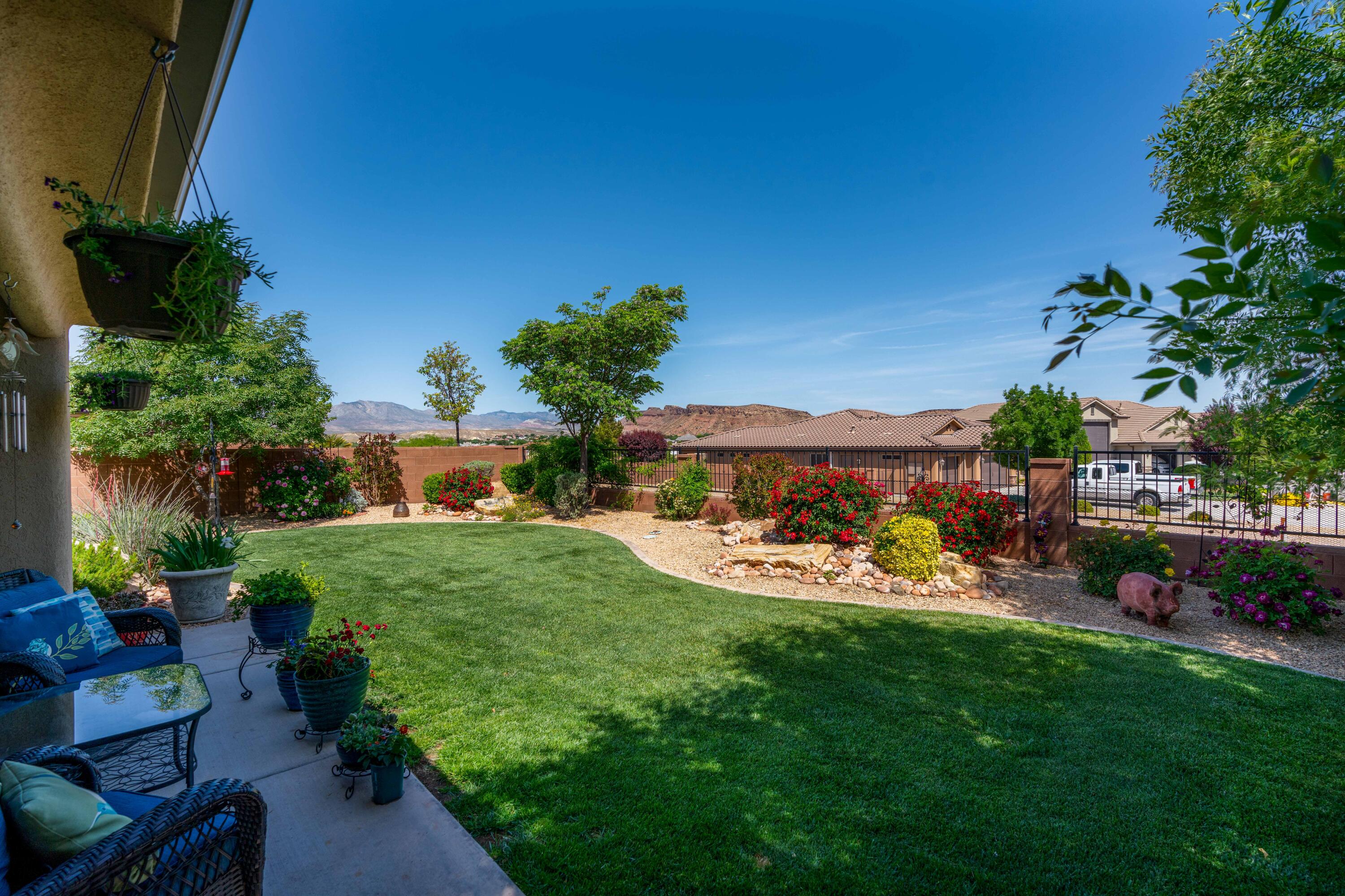 898 Las Colinas DR