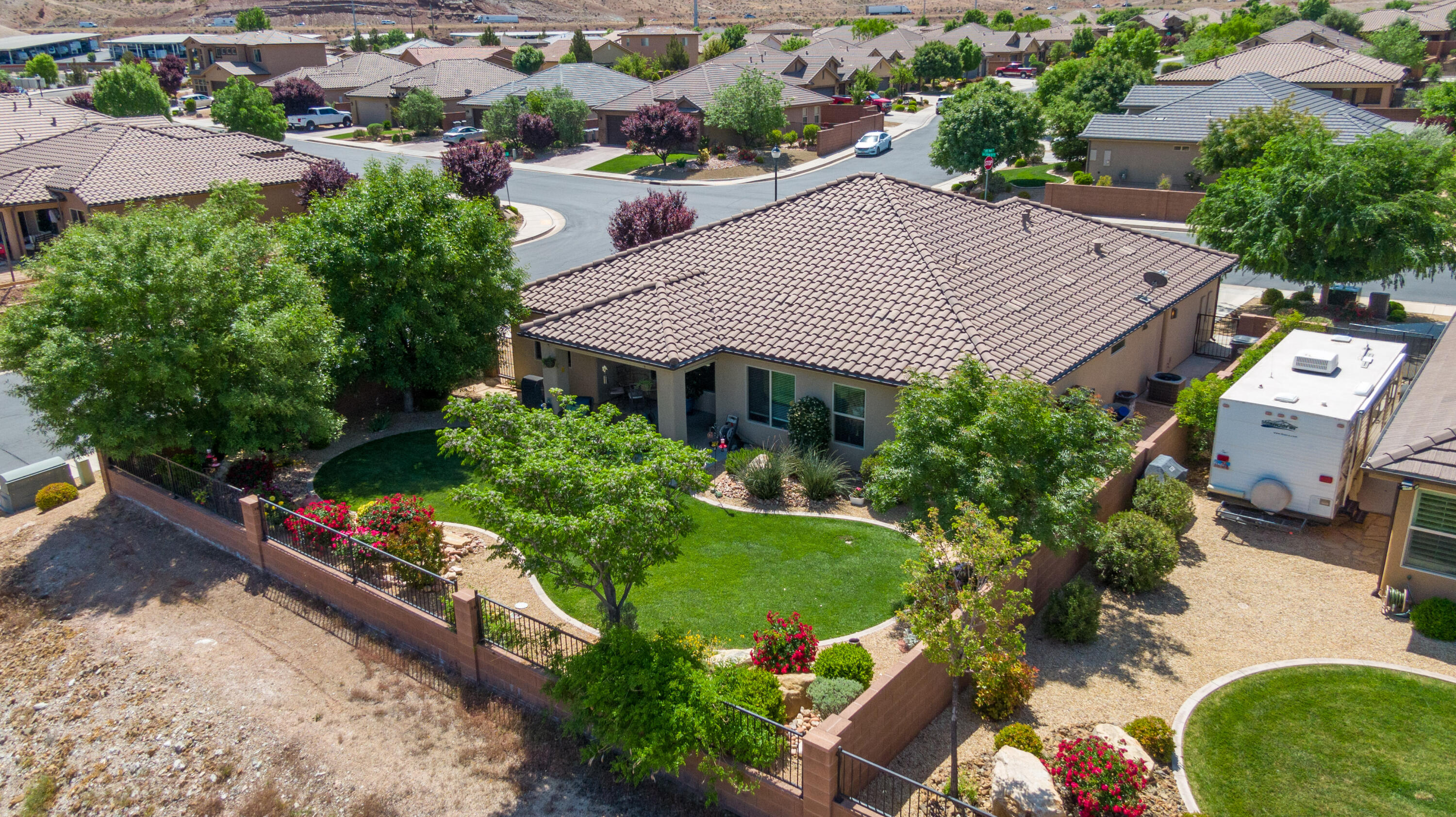 898 Las Colinas DR