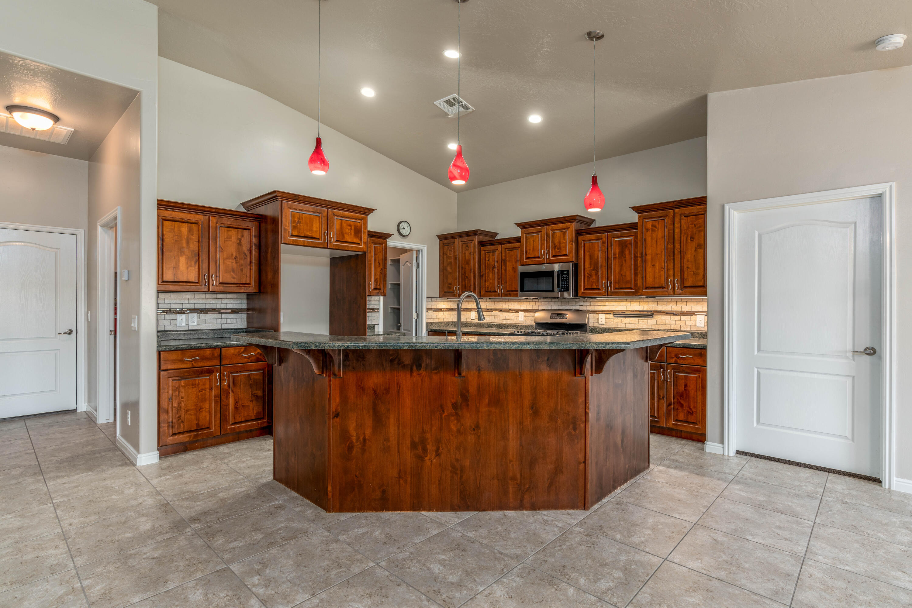 898 Las Colinas DR