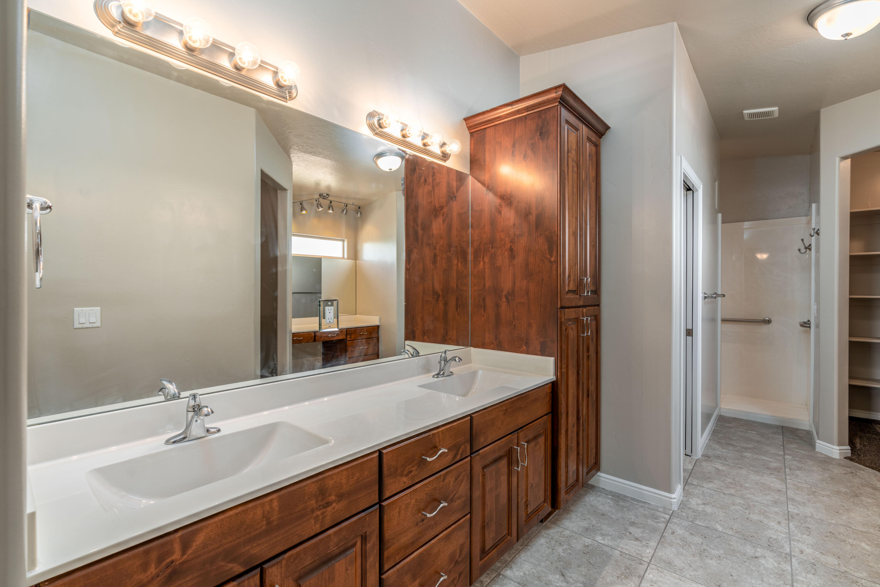 898 Las Colinas DR