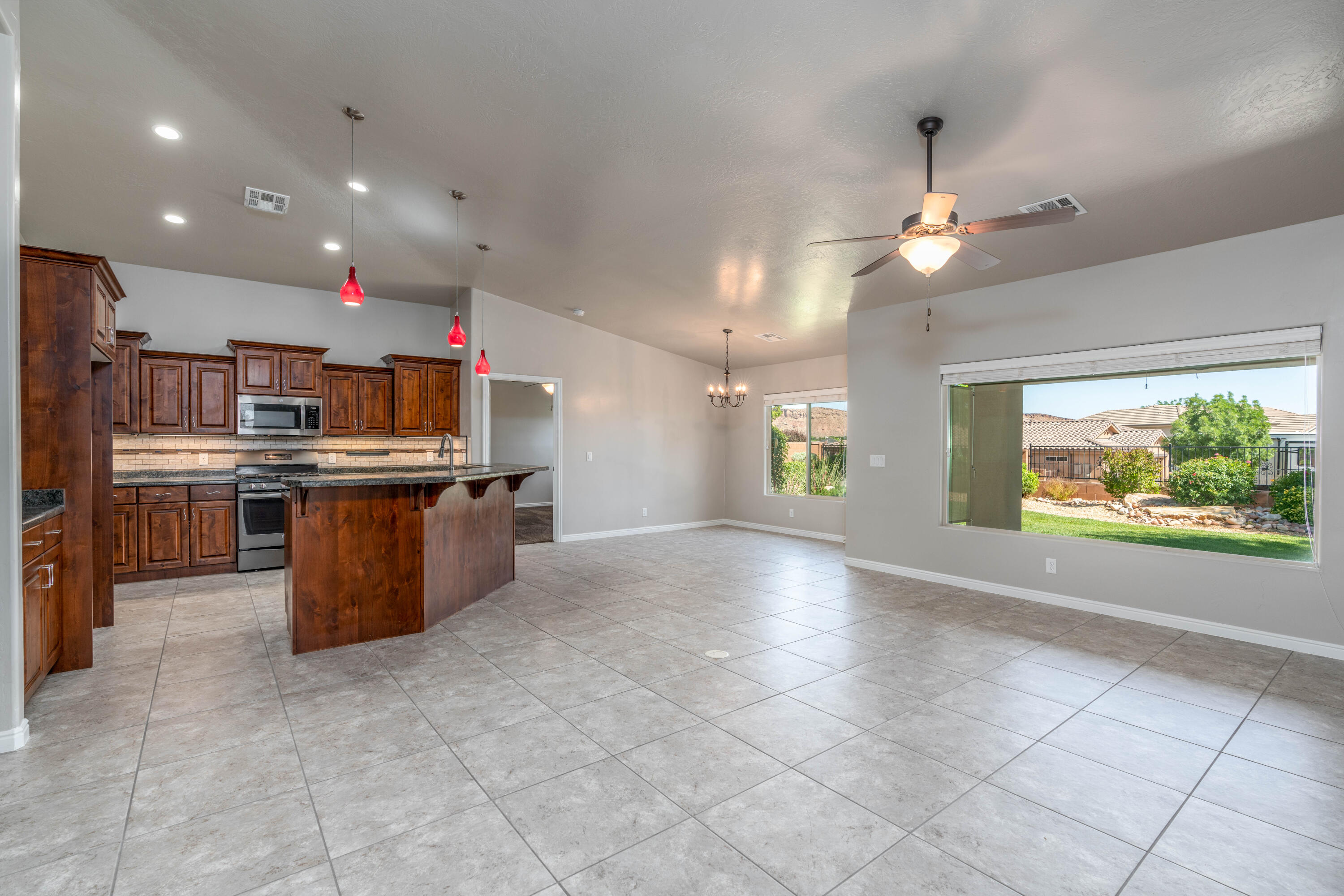 898 Las Colinas DR